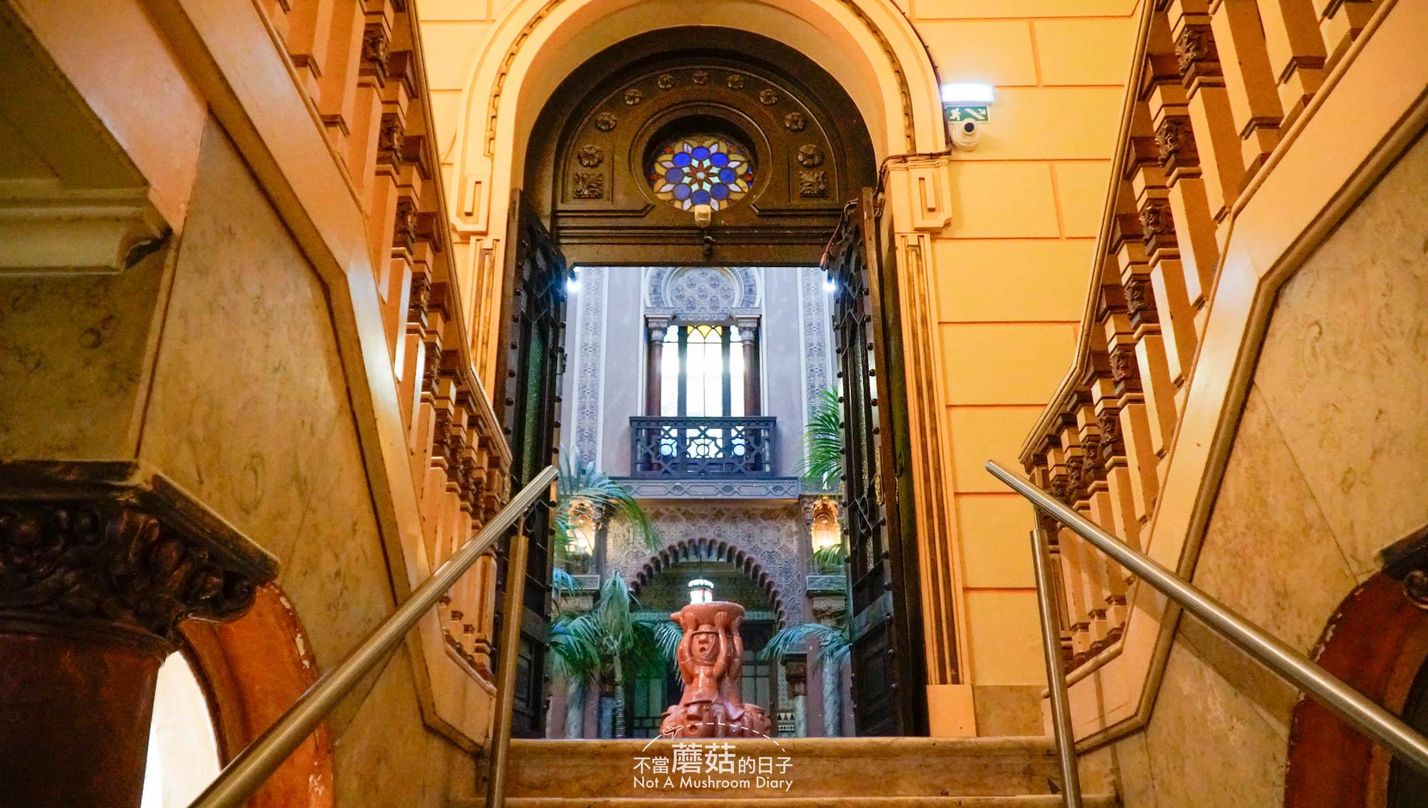 里斯本 葡萄牙 餐廳 必吃 推薦 景點 Casa do Alentejo 豬扒包 大蒜牛排三明治 Prego Bifanas