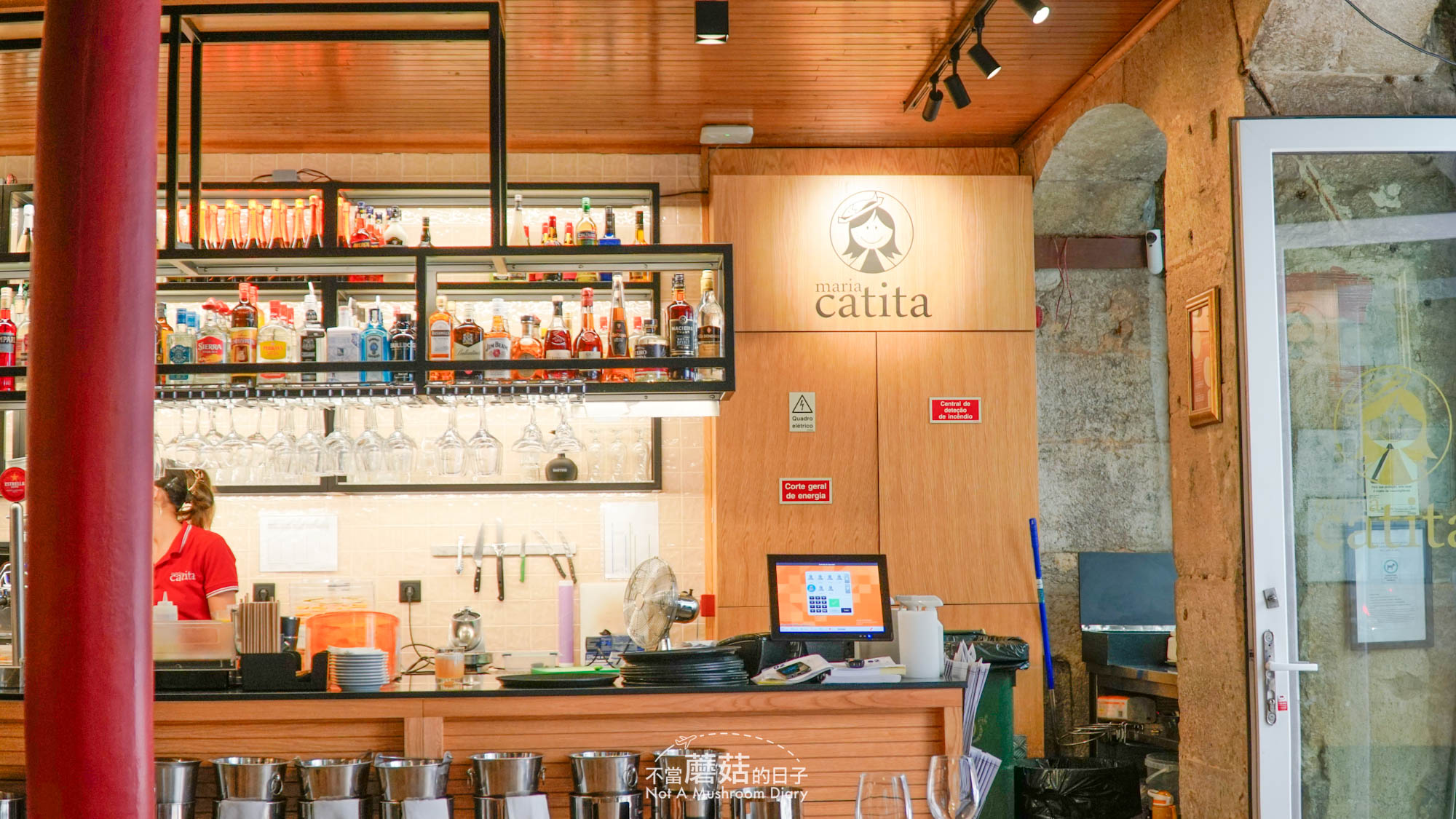 里斯本 葡萄牙 餐廳 必吃 推薦 景點 Maria Catita 豬扒包 大蒜牛排三明治 Prego Bifanas