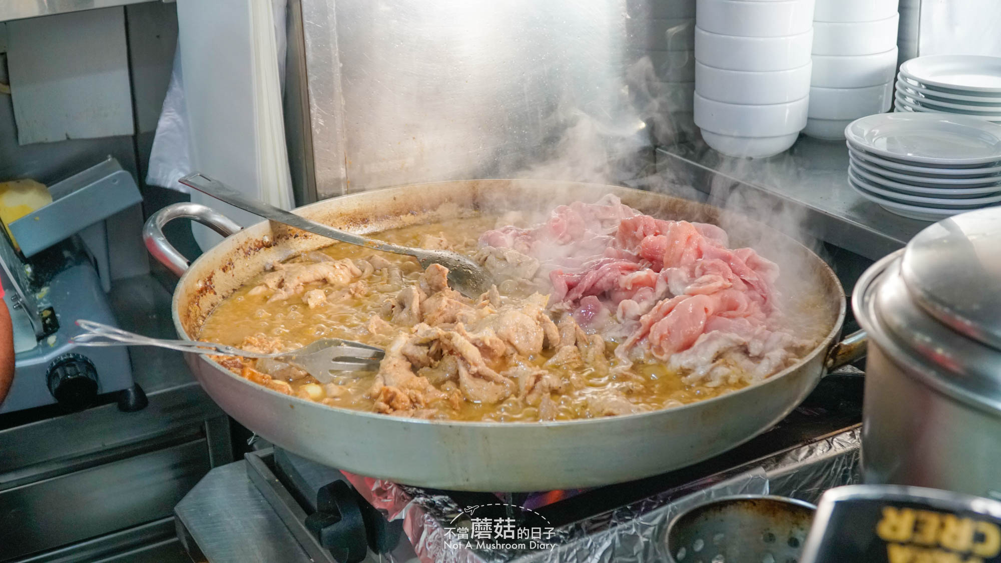 里斯本 葡萄牙 餐廳 必吃 推薦 景點 Bifanas do Alfonso 豬扒包 大蒜牛排三明治 Prego Bifanas